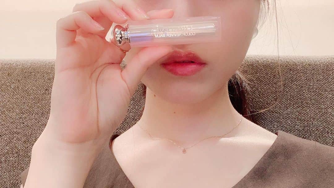 日岡なつみのインスタグラム：「そしてゆっきーにもリップ貰ったの〜〜♡パールが入ったちょっと青みがかったピンクで可愛いんだ〜！実は一昨日の三ツ星イベントでも早速付けてみたよ💄ゆっきーありがとう♡」