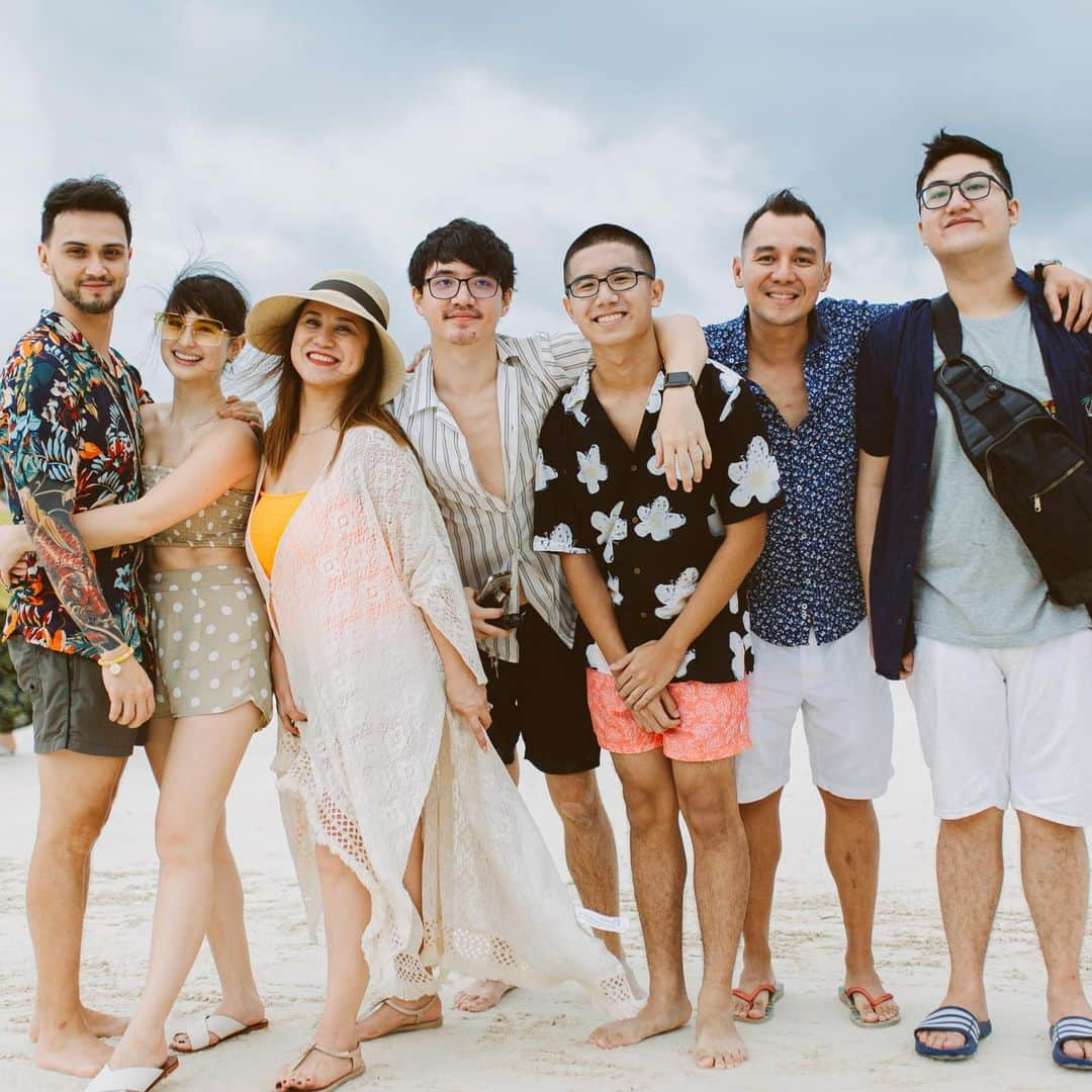 Coleen Garciaさんのインスタグラム写真 - (Coleen GarciaInstagram)「Family love 💕 missing Papa in the photo  Use my code COLEEN50 to get $50 off your next @sweet.escape session 🤗 #discoveryshoresboracay」7月22日 17時38分 - coleen