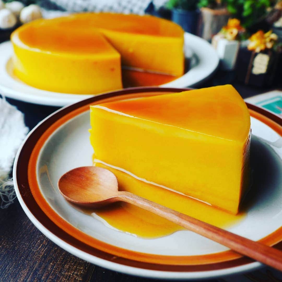 Michiko Maedaさんのインスタグラム写真 - (Michiko MaedaInstagram)「ミキサーで1発💕冷やすだけ～😁✨ 夏休みのおやつにもぴったりな🍧 かぼちゃプリン🍮🎃 ※※※※ ※※※※ #かぼちゃプリン#カボチャプリン #かぼちゃ#カボチャ#南瓜 #プリン#ぷりん#pumpkinpudding  #pumpkin#pudding#healthy #ゼラチンプリン#冷やすだけ #ミキサーで1発#簡単#おやつ #子供むけにカラメル薄め💕 #レシピは後程ブログにて #IGersJP#IGersjp#IGersj#クッキングラム#デリスタグラマー#おうちごはんlover #lin_stagrammer#kurashiru#クッキングラム#クッキングラムアンバサダー#クオカ#エルグルメ#フーディーテーブル#夏の思い出ごはん」7月22日 17時36分 - shana.mama