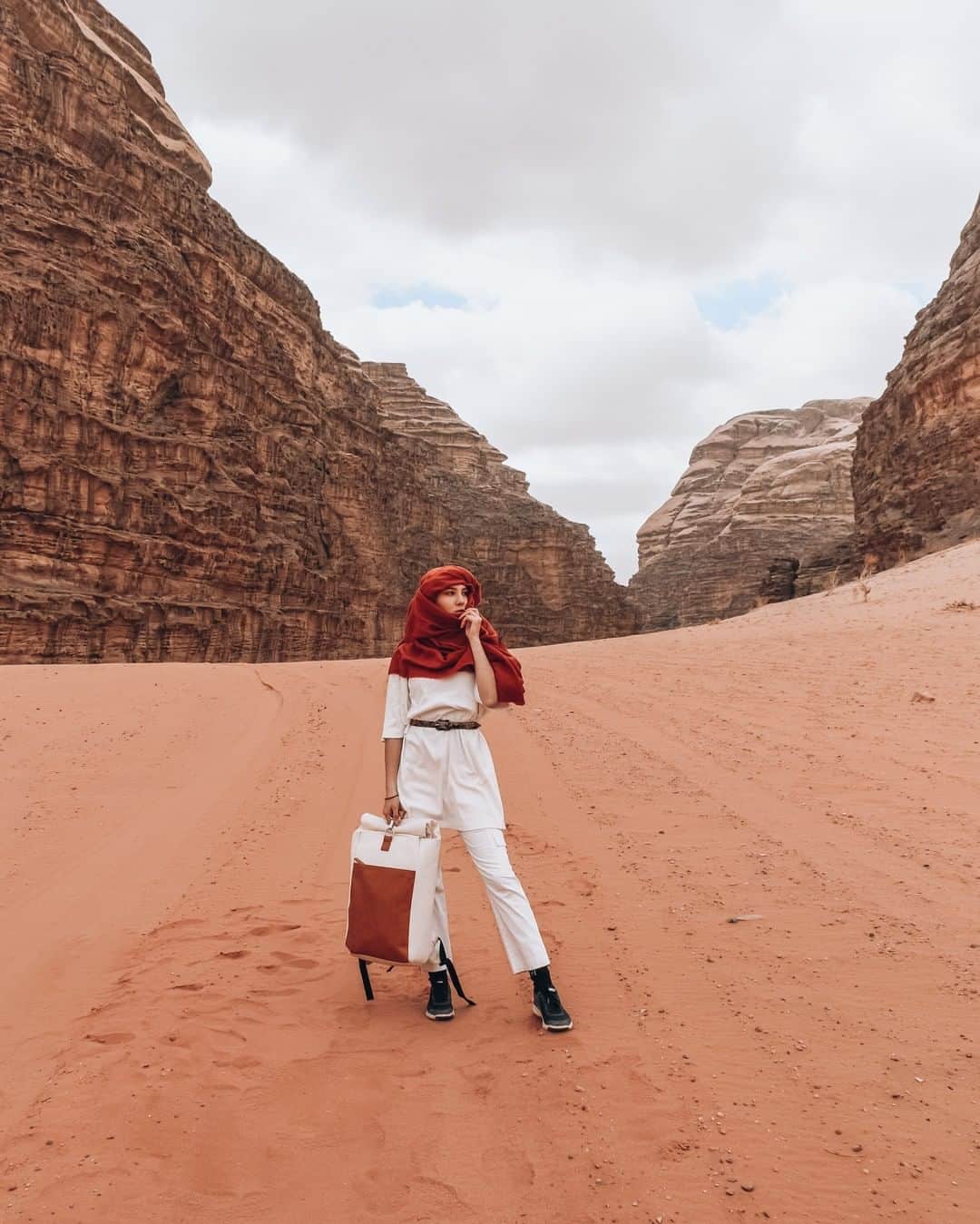Kapten & Sonさんのインスタグラム写真 - (Kapten & SonInstagram)「'Take vacations. Go as many places as you can. Whenever you can.' ✈️ @diimitra_t discovers the desert in Jordan with our travel buddy - Lund Sand Brown! By the way - the backpack is back in stock! 🙌 #bekapten #kaptenandson⁠ .⁠ .⁠ .⁠ #jordania #adventureseeker #travel #travelling #travlgram #traveladdicted #takemethere #backpack #backpacklover」7月22日 17時45分 - kaptenandson