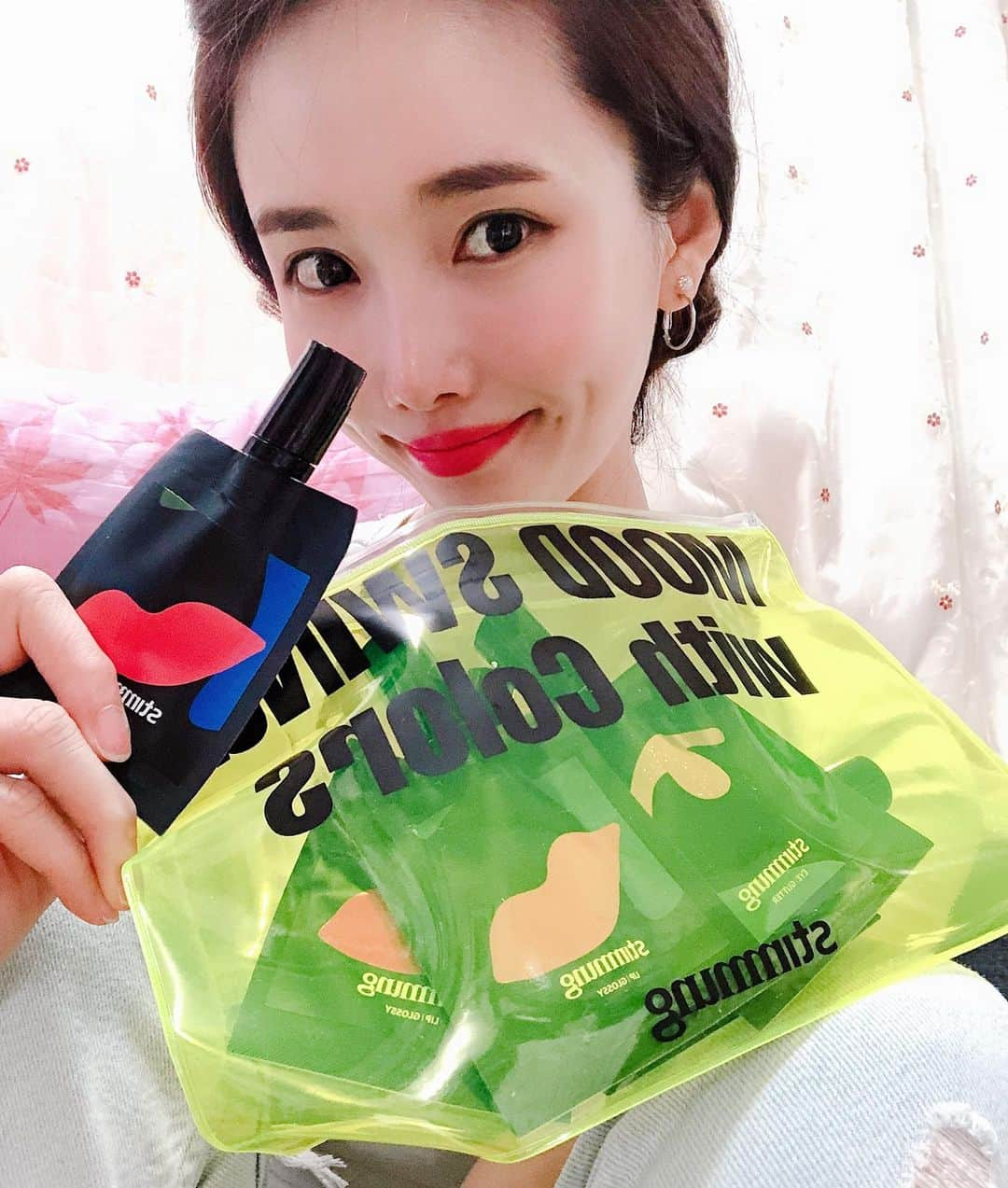 リンジさんのインスタグラム写真 - (リンジInstagram)「특이하고 발림성 좋은걸😶💋 #stimmung#cosmetics#스티멍」7月22日 17時51分 - linzy_minji