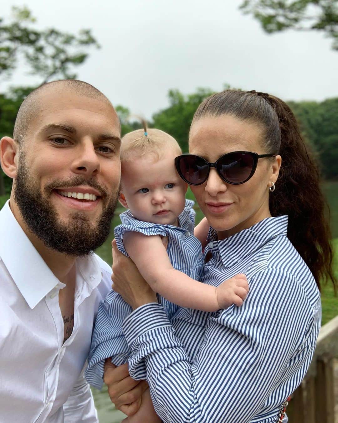 のインスタグラム：「👨‍👩‍👧」