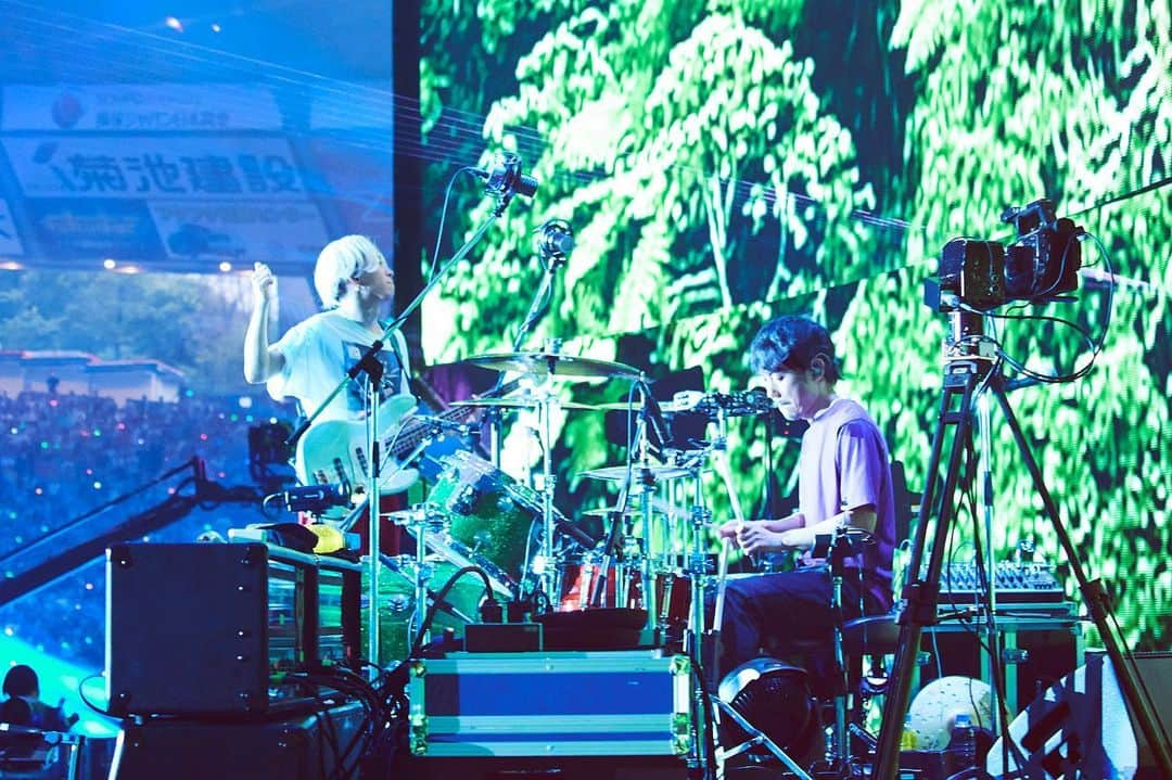 BUMP OF CHICKENさんのインスタグラム写真 - (BUMP OF CHICKENInstagram)「#BUMPOFCHICKEN TOUR 2019 #auroraark at MetLife Dome Photo by @yoshiharuota」7月22日 17時57分 - bumpofchickenofficial