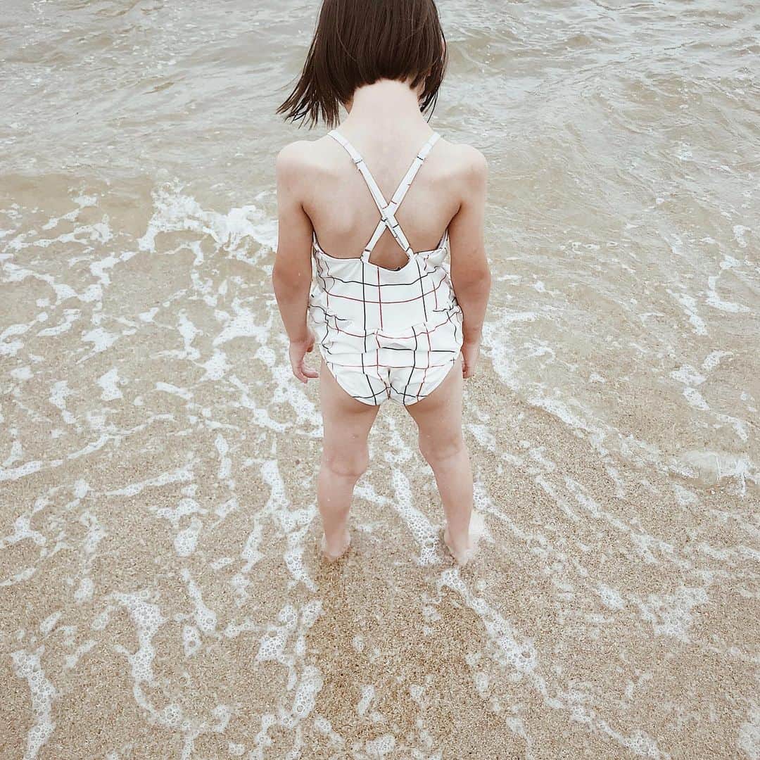 Yuiのインスタグラム：「. we do not stagnate our lives. swimming forward in order to always have fresh heart.」