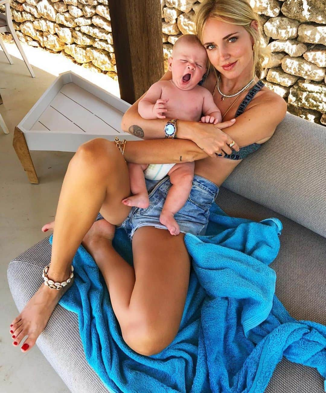 キアラ・フェラーニさんのインスタグラム写真 - (キアラ・フェラーニInstagram)「Holidays with the whole family start tomorrow: Umbria, Sicily and then Ibiza 😍 #TheFerragnez  Leo was so tiny a year ago 🤱🏼」7月22日 18時08分 - chiaraferragni