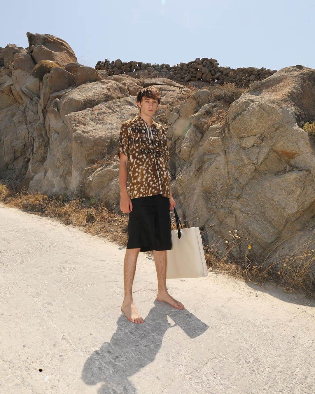 Burberryさんのインスタグラム写真 - (BurberryInstagram)「#Burberry in Mykonos . In celebration of #BurberrySummer, @EricJess wears #Kingdom runway prints with a logo-print canvas tote bag . A celebration of our new capsule, available to shop now . #ThomasBurberryMonogram #TBRT #BurberryGeneration」7月22日 18時09分 - burberry