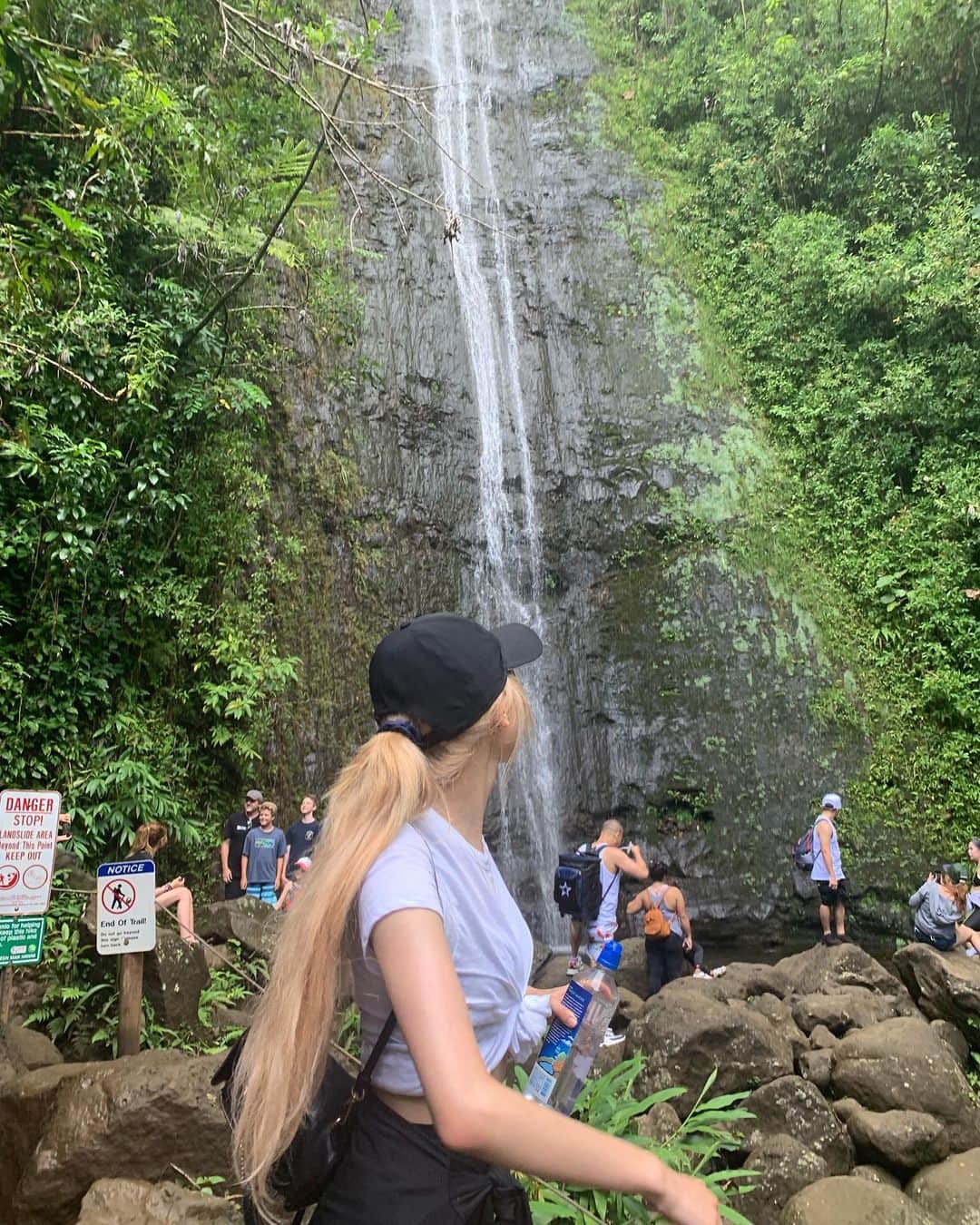 ロゼさんのインスタグラム写真 - (ロゼInstagram)「hiking in hawaii will forever be the best thing i agreed to do」7月22日 18時17分 - roses_are_rosie