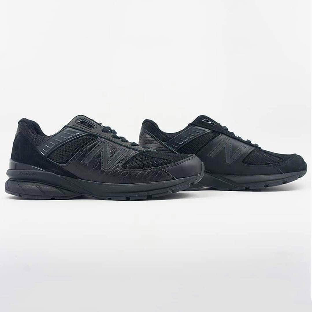 HYPEBEASTさんのインスタグラム写真 - (HYPEBEASTInstagram)「@hypebeastkicks: @engineered_garments_tokyo is set to release a collaborative pair of @newbalance 990v5. Arriving in navy, black and grey, the updated silhouette sees uppers constructed with suede and mesh panels, along with plastic accents around the ankle area. Look for the tonal takes to release at @nepenthes_newyork’s New Balance pop-up on July 23. Photo: NEPENTHES New York」7月22日 18時19分 - hypebeast