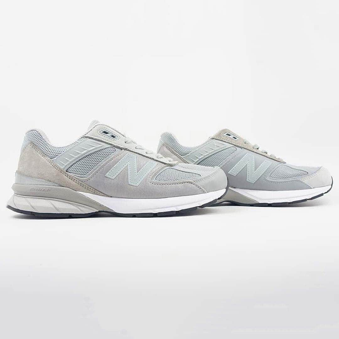 HYPEBEASTさんのインスタグラム写真 - (HYPEBEASTInstagram)「@hypebeastkicks: @engineered_garments_tokyo is set to release a collaborative pair of @newbalance 990v5. Arriving in navy, black and grey, the updated silhouette sees uppers constructed with suede and mesh panels, along with plastic accents around the ankle area. Look for the tonal takes to release at @nepenthes_newyork’s New Balance pop-up on July 23. Photo: NEPENTHES New York」7月22日 18時19分 - hypebeast