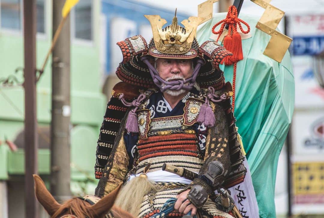 The Japan Timesさんのインスタグラム写真 - (The Japan TimesInstagram)「Every year, on a blistering hot day in late July, hundreds of armor-clad participants on horseback parade through the streets of Minamisoma, Fukushima Prefecture, during the Soma Nomaoi festival.  Given the rich history of this tradition, it is clear to see why horses are so revered by the people of Minamisoma. The ancient Soma Nomaoi was believed to be used as a military exercises dating back over 1,000 years ago with several changes to the event being made across generations. Nonetheless, modern iterations serve as a celebration for the local community within the Fukushima Prefecture.  While Minamisoma retains an obvious love for horses, the future of the festival remains unclear, with the number of participants falling year by year. Despite the decline in interest, young horse rider Shohei Yoshida’s passion for the event remains unwavering and he is currently looking for news ways to attract new audiences.  Link in bio. (📸 Jerfarzeza Daviano / Manami Okazaki) . . . . . . #japan #fukushima #horses #somanomaoi #festivals #horseracing #matsuri #minamisoma #祭り#福島」7月22日 18時28分 - thejapantimes