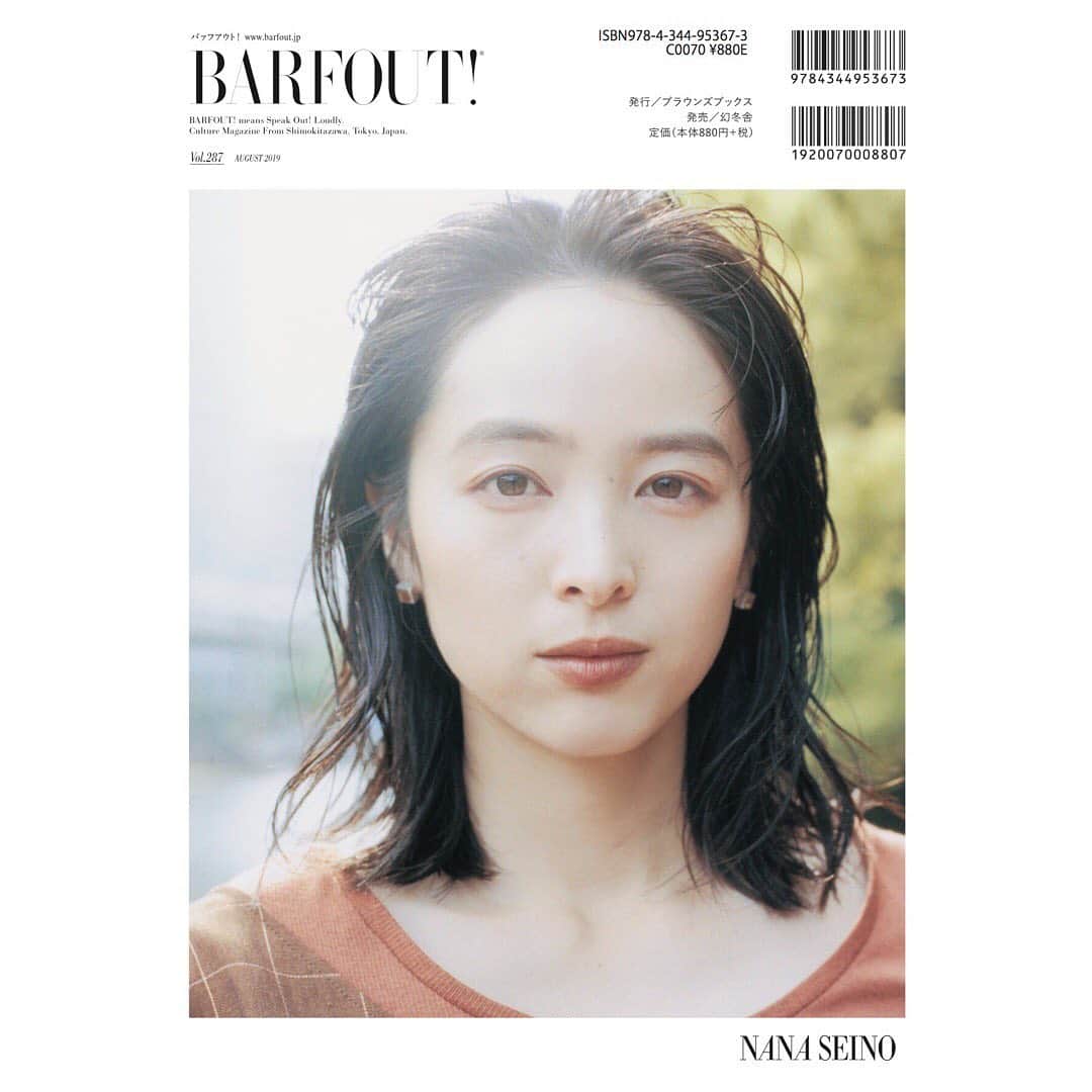 のインスタグラム：「【 #BARFOUT ! #バァフアウト ! 8月号（表紙 #山田涼介 ）発売中／清野菜名】  清野菜名さんにとって、2度目の参加となる劇団☆新感線の新作『けむりの軍団』が上演の真っ只中というタイミングで、本誌の「BACK  COVER  STORY」にご登場いただきました！取材時は、「舞台はまだ未知な世界で、みなさん一体どこまで自分で作り上げていくんだろう？」と少々不安げな面を覗かせていた清野さん。でも、本番ともなれば、こちらをあっと言わせてしまうほど、しなやかにどんな状況にもどんな役にも溶け込んでいってしまうのだろう、と想像しています。今週、公演に伺うので、とても楽しみです。（松坂）  撮影 / 永田拓也（W） スタイリング / 下山さつき ヘア＆メイクアップ / 光野ひとみ  #清野菜名 #けむりの軍団 #劇団☆新感線 #barfout #portrait #culturemagazine #magazine  #printmagazine  #publishing #photography  #photo」
