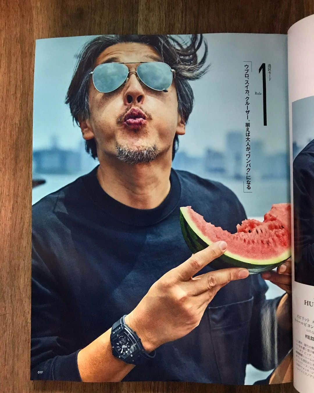 のインスタグラム：「東京カレンダー 9月号 今月の「港区モード」 すいか🍉の種を飛ばしてます @tokyocalendar  @hublot_japan  @audemarspiguet  @patekphilippe  @zenithwatches  #東京カレンダー#港区おじさん#港区#モード#時計 #mensfashion#mensstyle#watch#mode#summer」