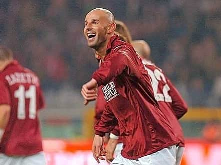 トリノFCさんのインスタグラム写真 - (トリノFCInstagram)「🎂4⃣2⃣🎂 🐂In granata: 🗓️4 stagioni 📝113 presenze ⚽️16 gol 🎉Tanti auguri a Roberto Stellone!  #SFT」7月22日 18時41分 - torinofc1906