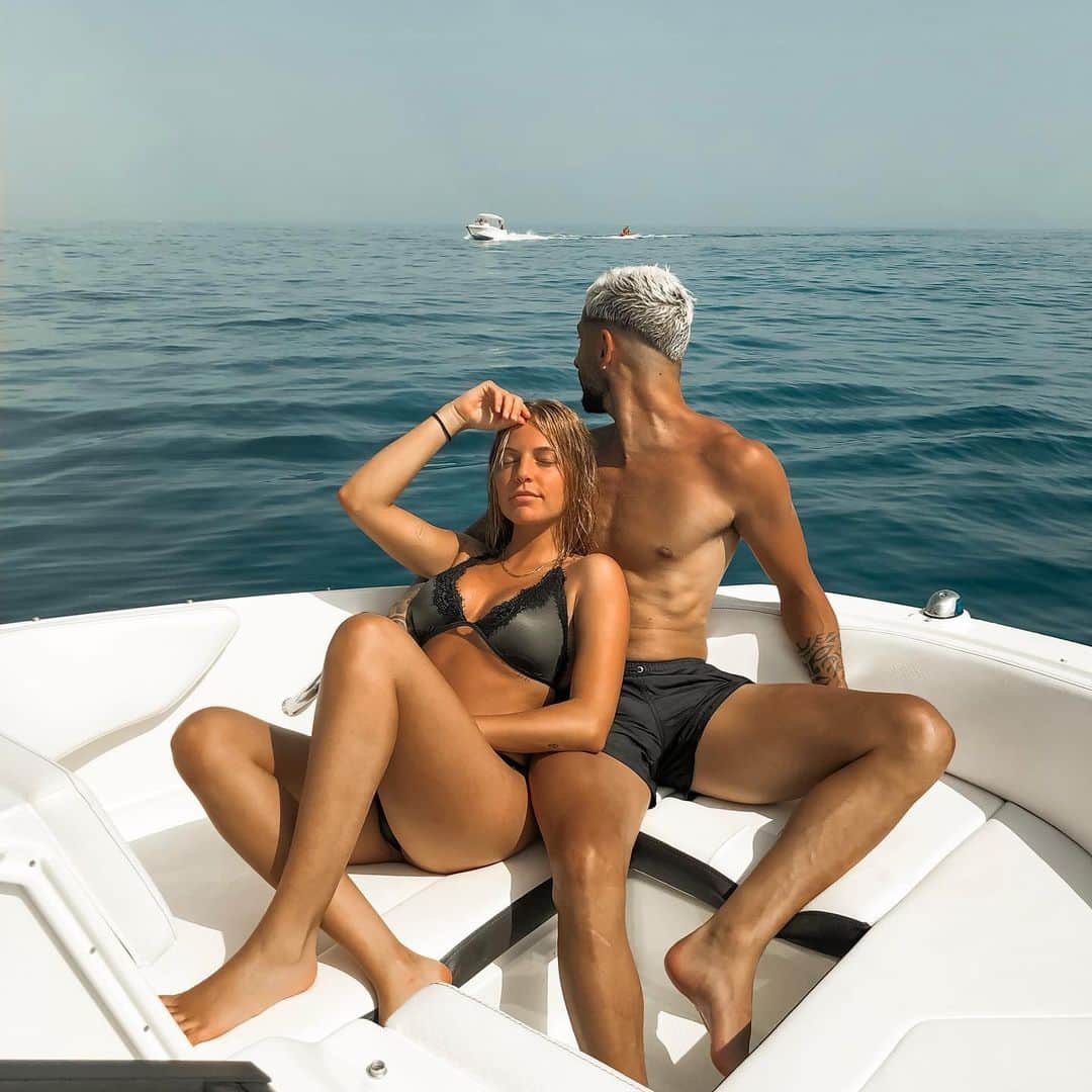 アルバロ・バディージョのインスタグラム：「🚤♥️」