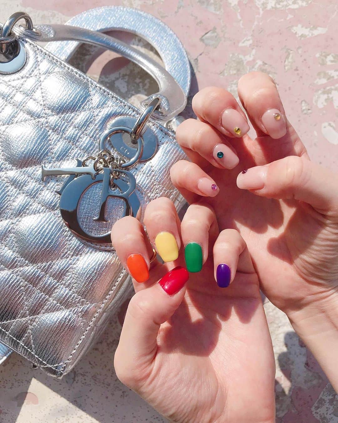 新部宏美さんのインスタグラム写真 - (新部宏美Instagram)「🌈 * #nail#rainbownails#🌈#ぴろネイル#ladydior#dior#ネイル#レインボーネイル * お日様はまだですか？🌞」7月22日 18時57分 - piromin_1202