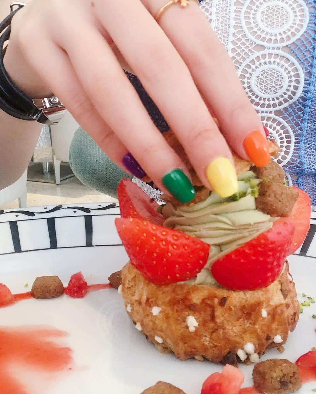 新部宏美さんのインスタグラム写真 - (新部宏美Instagram)「🌈 * #nail#rainbownails#🌈#ぴろネイル#ladydior#dior#ネイル#レインボーネイル * お日様はまだですか？🌞」7月22日 18時57分 - piromin_1202