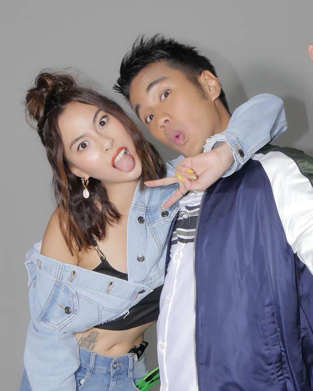 ソニアのインスタグラム：「HAPPY BIRTHDAY @joakimgomez!! Couldn’t have asked for a better partner who always laughs at my jokes and puns (even tho they can be damn jialat), and who’s really a joy to work with everyday. 31 is gonna be great! Time to kill it! 🔥🥳」
