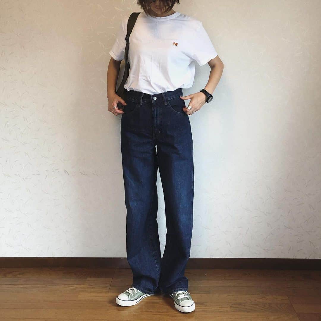 ak_m1120さんのインスタグラム写真 - (ak_m1120Instagram)「カーブジーンズ着回し♡ . . . 強気にお直し無しで購入 . . . コンバース合わせだと、裾を踏んじゃう事があるから2cmぐらい詰めようか悩み中🤔 . . . . . denim#uniqlo #uniqlou @uniqlo @uniqlo_ginza . . . #fashion #code #converse #locari #curvedpants #uniqloginza2019fw #yesuniqlo #ユニクロ #カーブパンツ #着回し #ハイウエストデニム #コンバースコーデ #カジュアル #ママコーデ #ユニジョ #wear更新」7月22日 18時56分 - ak_m1120