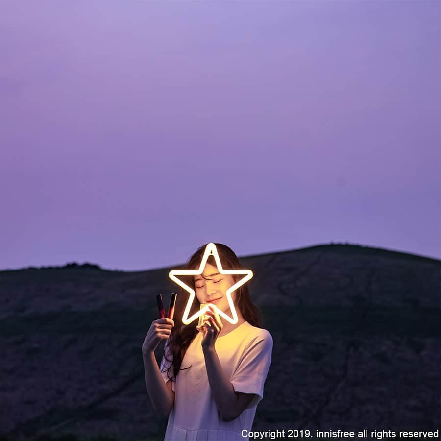 innisfree official (이니스프리) さんのインスタグラム写真 - (innisfree official (이니스프리) Instagram)「I found a star in the night sky above Saebyeol Oreum! - 🌟 ⠀ 새별오름 밤하늘에 떠있는 별 하나를 찾았어요! - 🌟」7月22日 19時01分 - innisfreeofficial