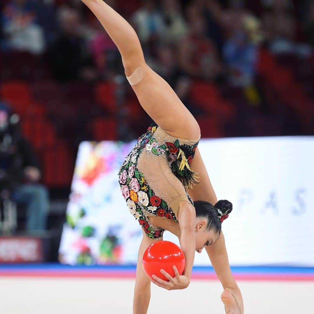 オリンピックチャンネルさんのインスタグラム写真 - (オリンピックチャンネルInstagram)「#Russia has won every Olympic gold medal in rhythmic gymnastics since 2000.⁠⠀ ⁠⠀ And the results of the 2019 junior world championships suggest that this dominance is not likely to end any time soon. ⁠ ⁠⠀ Hit the link in bio to find out all about rising #gymnastics stars. Will any of them follow in the footsteps of Olympic champions Alina Kabaeva, Evgeniya Kanaeva and @ritamamun?⁠⠀ ⁠⠀ 📸: @figymnastics⁠⠀ #rgjunior2019」7月22日 19時01分 - olympicchannel_x