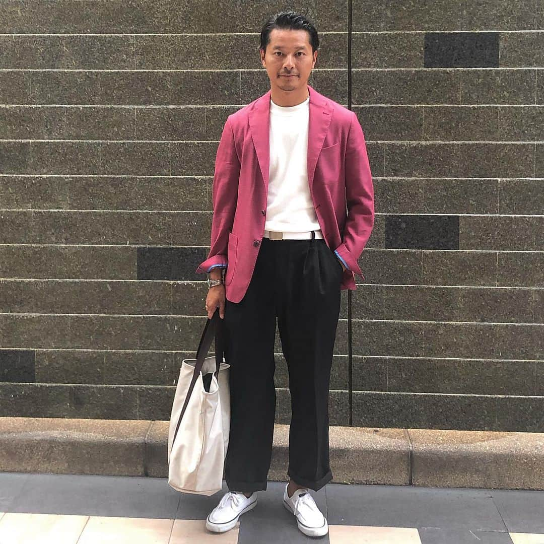 高田朋佳さんのインスタグラム写真 - (高田朋佳Instagram)「“just arrived...” ———————————————————————— #fashion #mensfashion #menswear #mnswr #mensstreetstyle #streetstyle #streetfashion #menwithstyle #menwithclass #menwithstreetstyle  #classicstyle #mensclothing #vintage #vintagefashion #vintagestyle #newclassic  #modernclassic」7月22日 19時10分 - tomoyoshi_takada