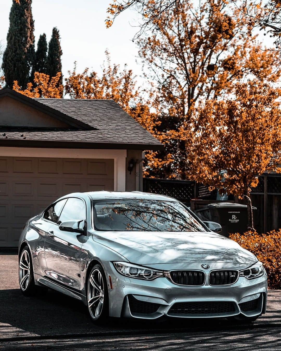 BMWのインスタグラム：「Beyond impressive. The BMW M4 Coupé. #TheM4 #BMW #M4 #BMWM #BMWrepost @subzero_m4 @_santiphotography_  __ BMW M4 Coupé: Fuel consumption in l/100 km (combined): 10.0 - 9.9 (9.3). CO2 emissions in g/km (combined): 227 - 225 (213 - 211). The figures in brackets refer to the vehicle with seven-speed M double-clutch transmission with Drivelogic. The values of fuel consumptions, CO2 emissions and energy consumptions shown were determined according to the European Regulation (EC) 715/2007 in the version applicable at the time of type approval. The figures refer to a vehicle with basic configuration in Germany and the range shown considers optional equipment and the different size of wheels and tires available on the selected model. The values of the vehicles are already based on the new WLTP regulation and are translated back into NEDC-equivalent values in order to ensure the comparison between the vehicles. [With respect to these vehicles, for vehicle related taxes or other duties based (at least inter alia) on CO2-emissions the CO2 values may differ to the values stated here.] The CO2 efficiency specifications are determined according to Directive 1999/94/EC and the European Regulation in its current version applicable. The values shown are based on the fuel consumption, CO2 values and energy consumptions according to the NEDC cycle for the classification. For further information about the official fuel consumption and the specific CO2 emission of new passenger cars can be taken out of the „handbook of fuel consumption, the CO2 emission and power consumption of new passenger cars“, which is available at all selling points and at https://www.dat.de/angebote/verlagsprodukte/leitfaden-kraftstoffverbrauch.html.」