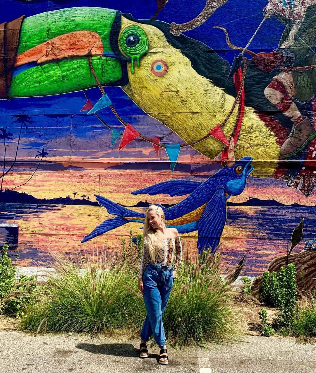 Nika Kljunのインスタグラム：「🦜mood... Who’s ready for #VivaLaNika ? . Excited to meet you all! Let’s danceee! @dancerpalooza 🤩 . #danceeducation #dancetraining #teamvivalanika #dancerpalooza #jazzfunk #nikakljun #longbeachlife」