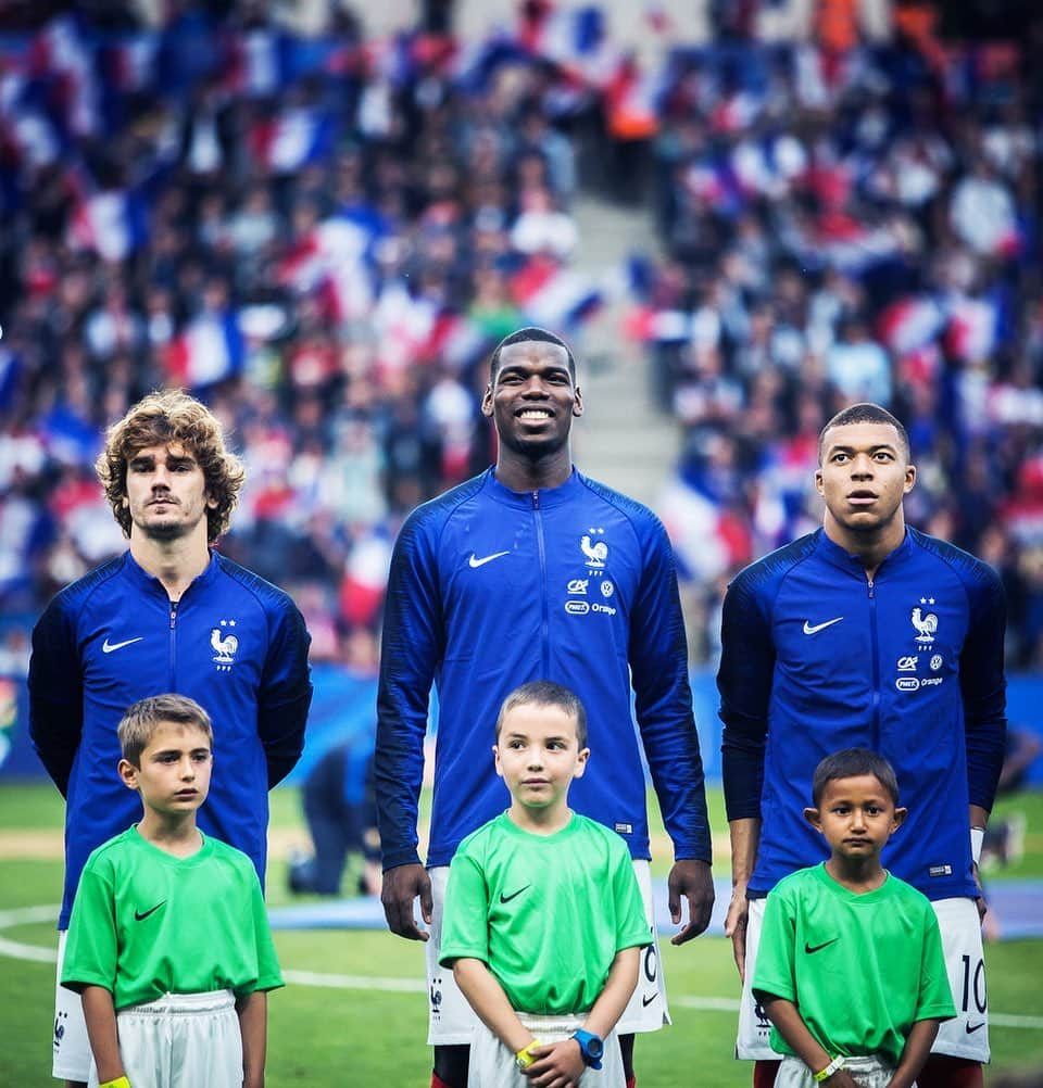 サッカー フランス代表チームさんのインスタグラム写真 - (サッカー フランス代表チームInstagram)「Ces 3 là 🤙🔵 #FiersdetreBleus - These 3 🤙🔵 📸 @pacophotographie / @hellosportpack」7月23日 5時09分 - equipedefrance