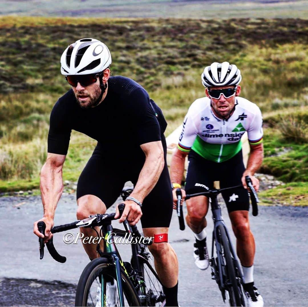 マーク・カヴェンディッシュさんのインスタグラム写真 - (マーク・カヴェンディッシュInstagram)「Was absolutely loving @iomcyclefest yesterday. Savage route, smashing through with @calcrutchlow and absolutely blown away with the brilliant organisation..... (and the wind 💨 🥵) . Until my ride (and others) was cut short because some miserable twat threw drawing pins on the road. There’s always one! 🤬 . Anyway, absolutely wicked day out. Closed roads, a bicycle and the Isle of Man. 3 of my favourite things. (📸 @petercallister )」7月23日 5時05分 - markcavendish