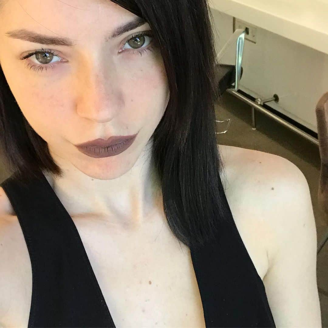 Merve Boluğurのインスタグラム：「Shopsuz:)」