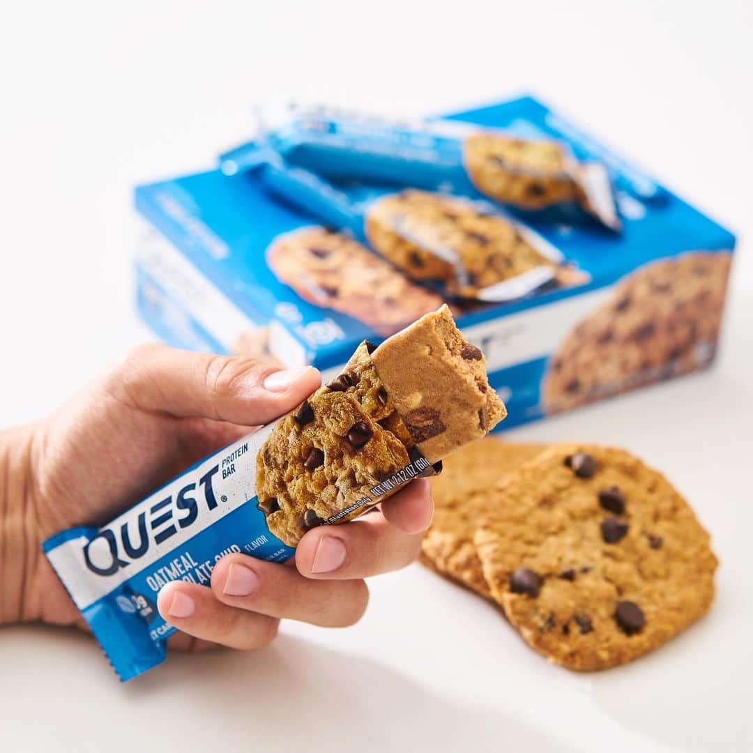 questnutritionさんのインスタグラム写真 - (questnutritionInstagram)「Is Oatmeal Chocolate Chip the most underrated flavor? 🧐 • The stats: 20g protein, 23g carbs (16g fiber), 7g fat (5g net carbs) (1g sugar)」7月23日 5時48分 - questnutrition