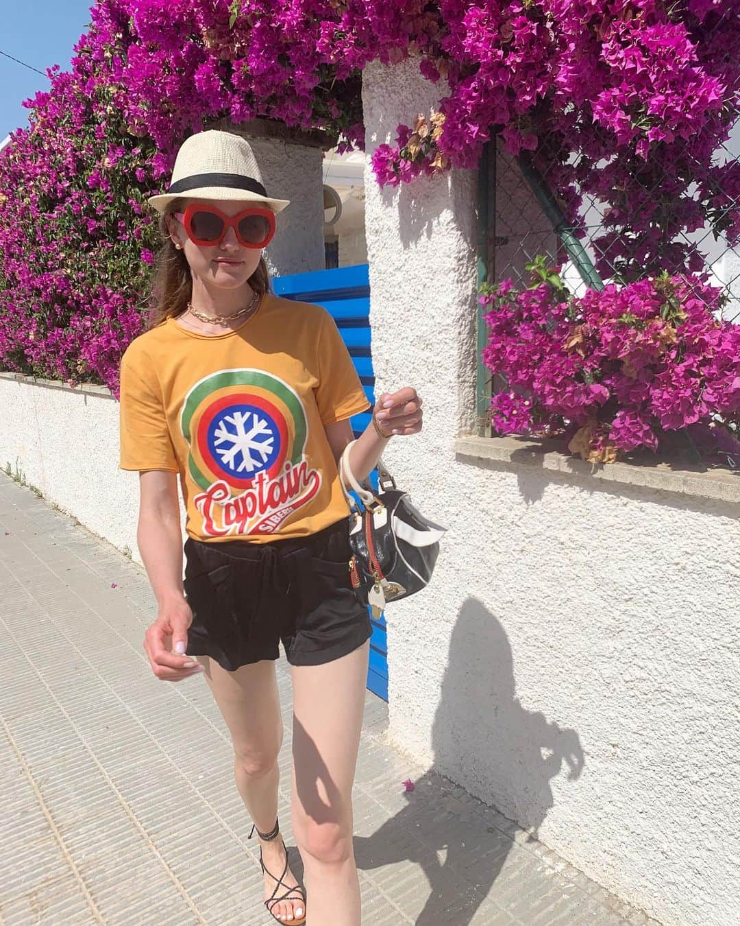 ヴラダ・ロスリャコヴァのインスタグラム：「Captain Siberia in sunny Barcelona」