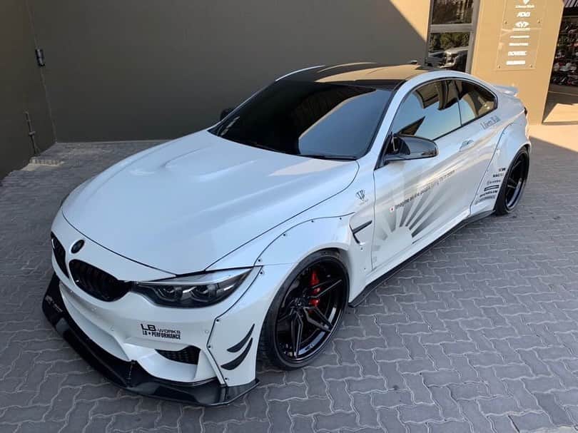CarsWithoutLimitsさんのインスタグラム写真 - (CarsWithoutLimitsInstagram)「Liberty Walk BMW M4 by @race1_ ...... Original LBW wide body kit , carbon splitter , carbon sills & diffuser . VOSSEN 3 piece wheel set , KW coil overs with hydraulic lift. Expertly and entirely built an painted in house by RACE!®️」7月23日 6時17分 - carswithoutlimits