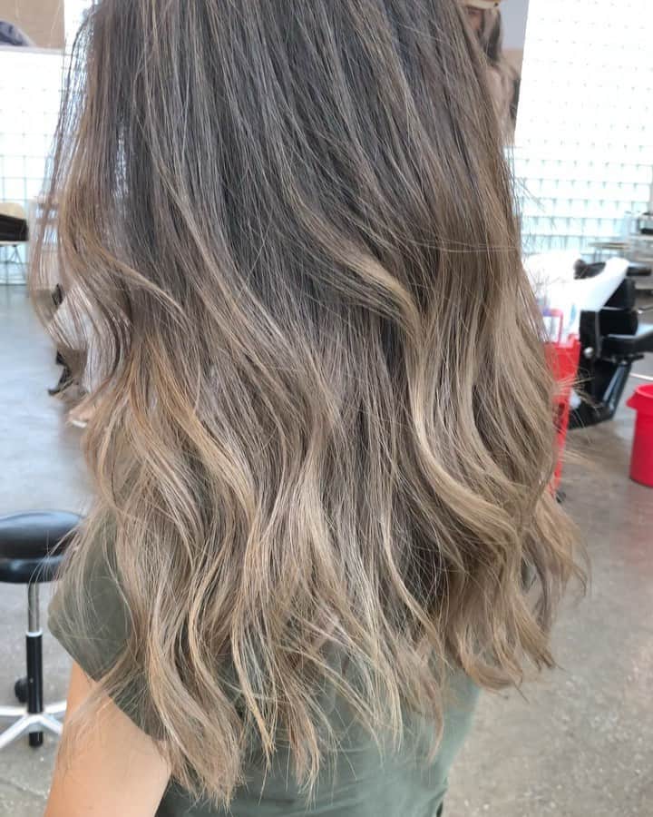 のインスタグラム：「【超リアル海外ヘアー / バレイヤージュ】 海外志向なお客様へ. #SHIMA#ハイライト#バレイライト#バレイヤージュ#海外ヘアー」