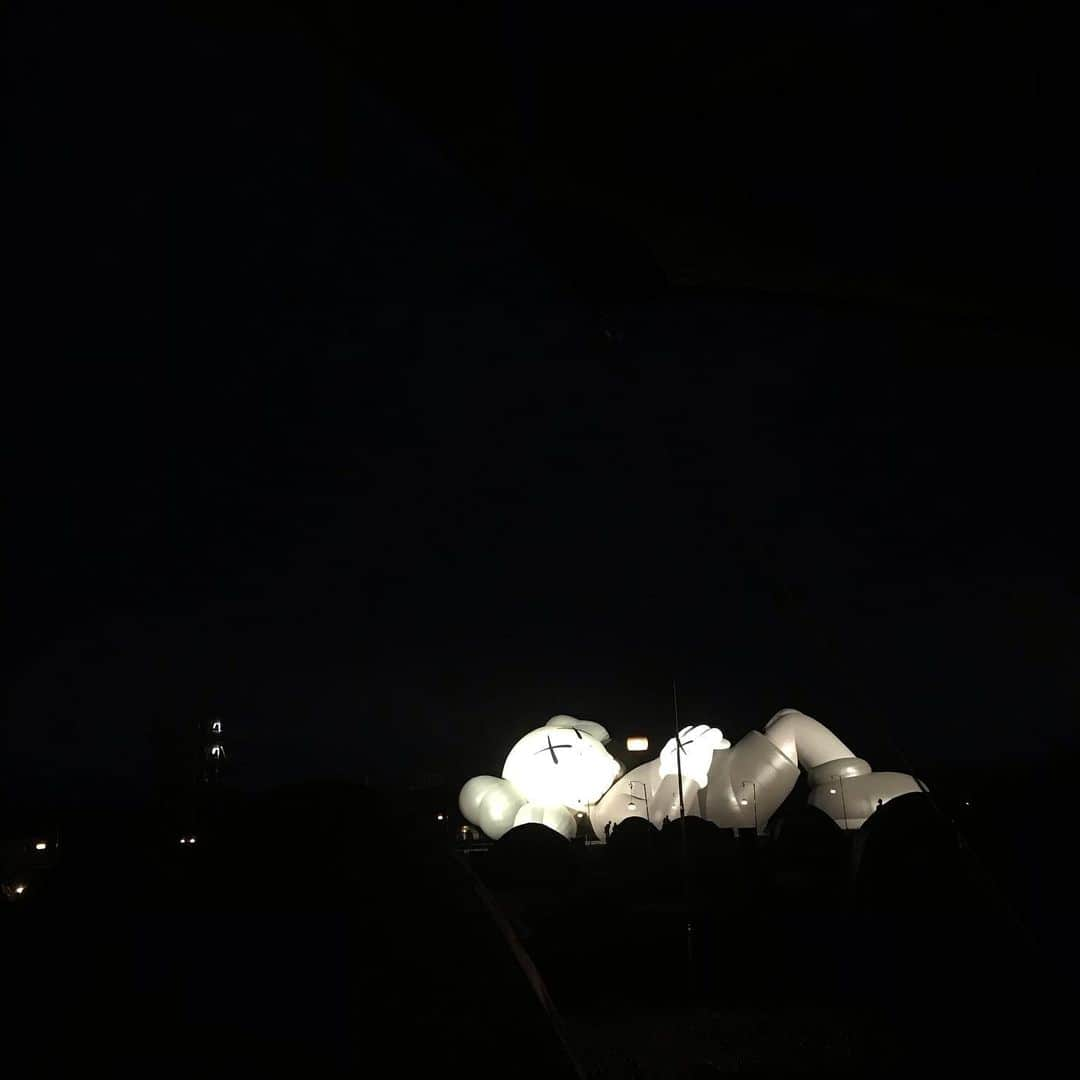 野波麻帆さんのインスタグラム写真 - (野波麻帆Instagram)「Kaws in the dark.」7月22日 21時24分 - mahononami