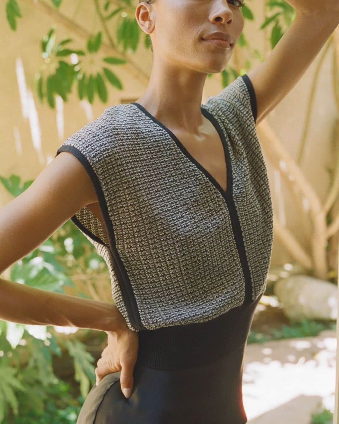 Club Monacoのインスタグラム：「Warm weather, cool knit.」