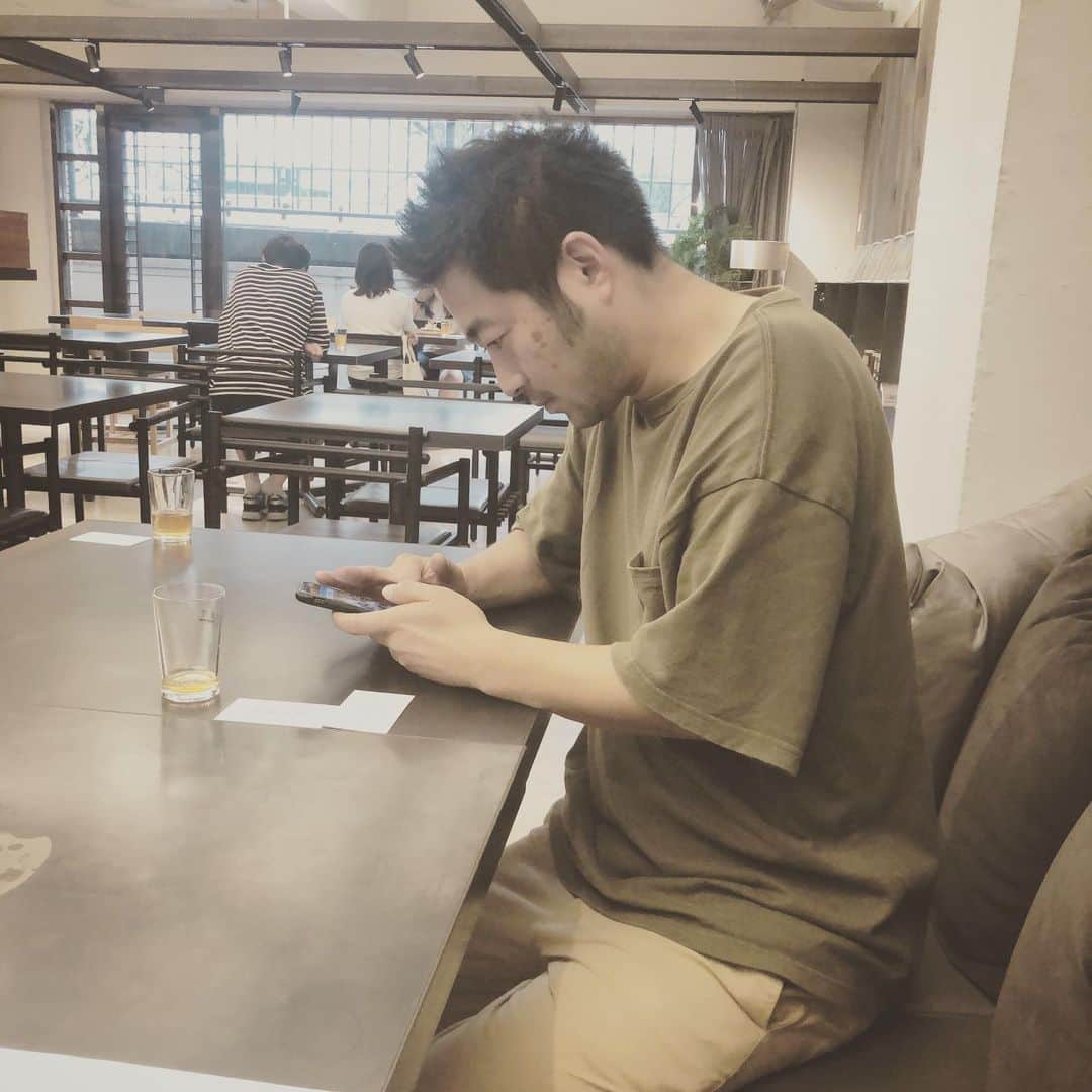 ハミルさんのインスタグラム写真 - (ハミルInstagram)「. . 朝起きて、 10:30には打合せ開始、 そのまま若木さんとランチしてたら、 叢の小田さんにひさびさに会えて、 そこにサポーズの若頭も合流した日。 . 会いたい人に会えた日。 いい日。 . #若木信吾 #叢 #小田康平 #サポーズ若頭」7月22日 21時29分 - haruhamiru