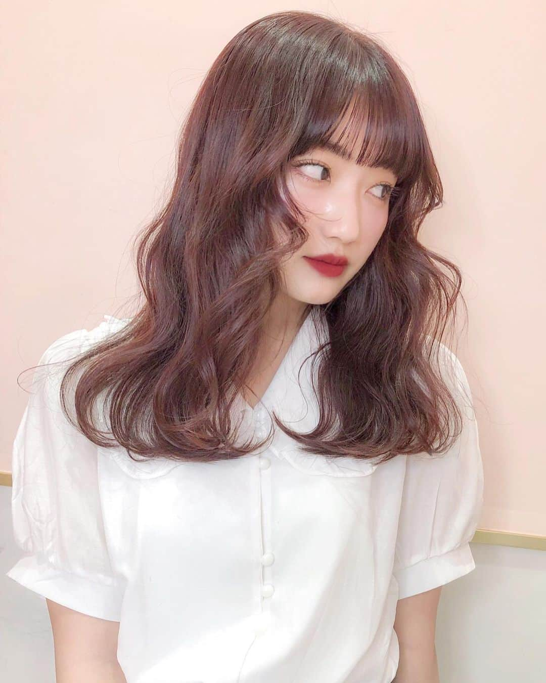 河﨑莉奈さんのインスタグラム写真 - (河﨑莉奈Instagram)「そいえばちょっと前に、ゆったんにカラーと前髪カットしてもらいました🍒 @koharayurie いつもありがとう🥺💗 お洋服は @fluffysugar.ig のブラウスです🎀」7月22日 21時30分 - rinya5588