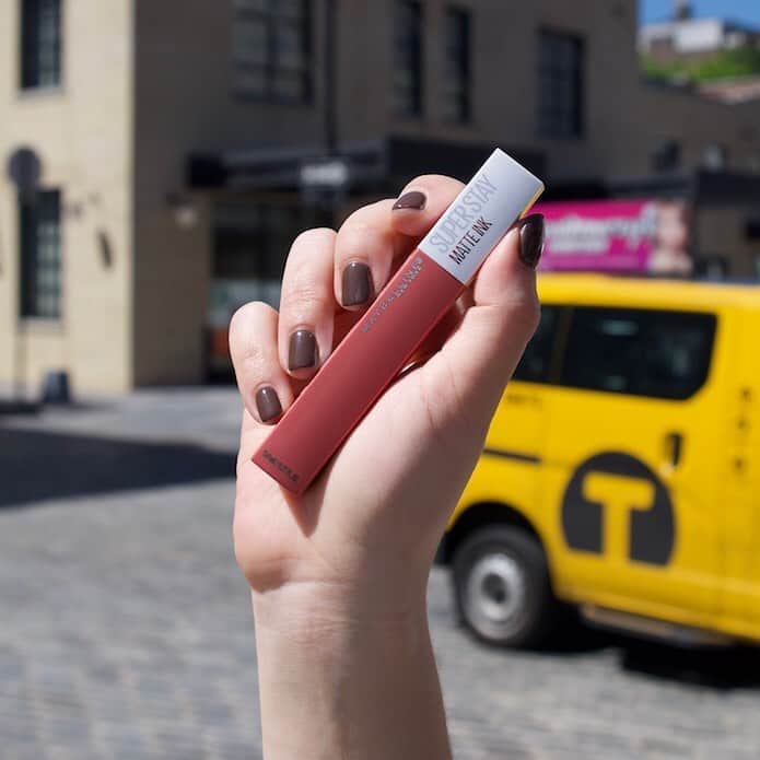 Maybelline New Yorkさんのインスタグラム写真 - (Maybelline New YorkInstagram)「Raise your hand 🙋‍♀️if you're wearing #superstaymatteink today! Shade shown here: 'self-starter'.」7月22日 21時43分 - maybelline
