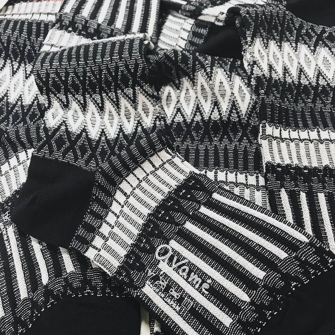 のインスタグラム：「Re stocked #ayamexthec53 Black n’ white available online store ⚫️⚪️🖤💣🎲🎳🎬🎹⚽️🎱🍙⛄️🌚☁️🐄🦓🐏🐃 少量ですが再入荷しました🔥 #ようやく #ayamesocks #socksdesign #ayamecolorpalette #blackandwhite #くつした #🧦#白黒コーデ」