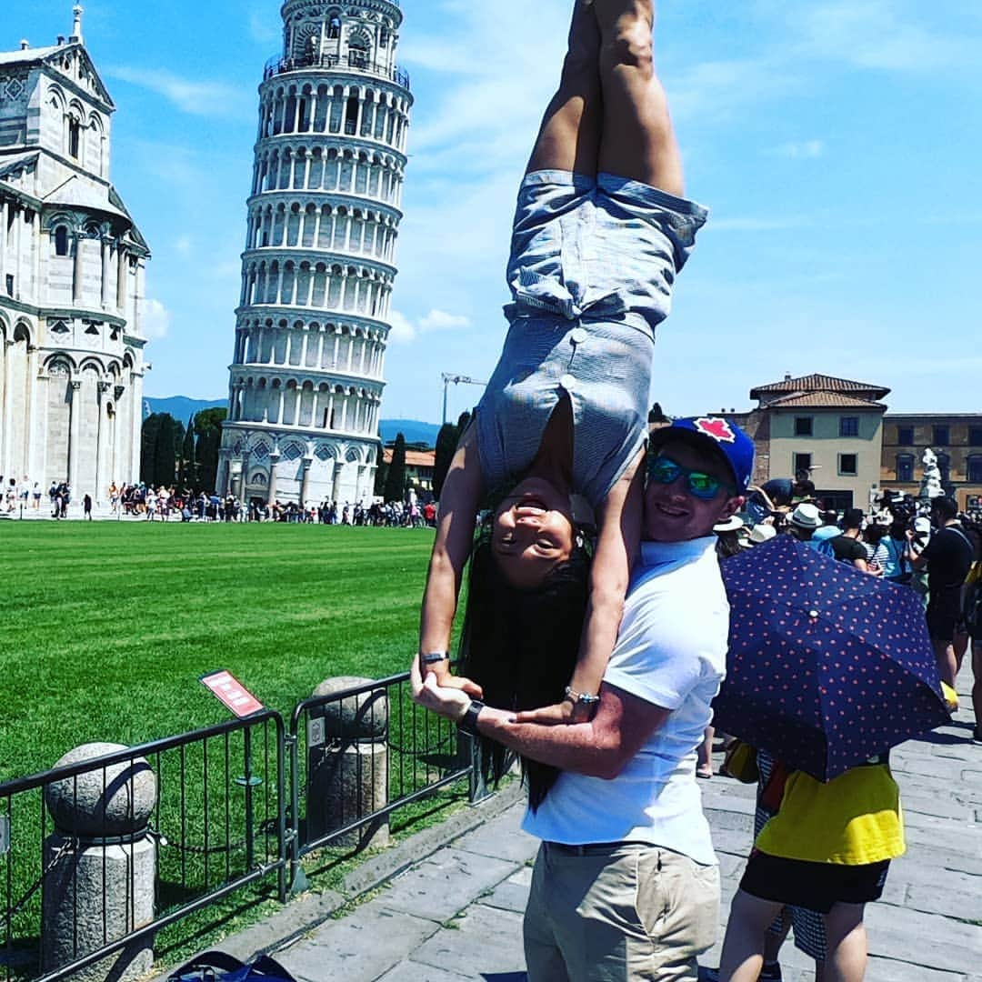 ウェスリー・キリングのインスタグラム：「Why follow the crowd when you can have your own perspective. #pisa #leaningtower #handstand #crewlife #skater #athletic #independenceoftheseas #fiance 🤸‍♂️🛳🇮🇹🌍」