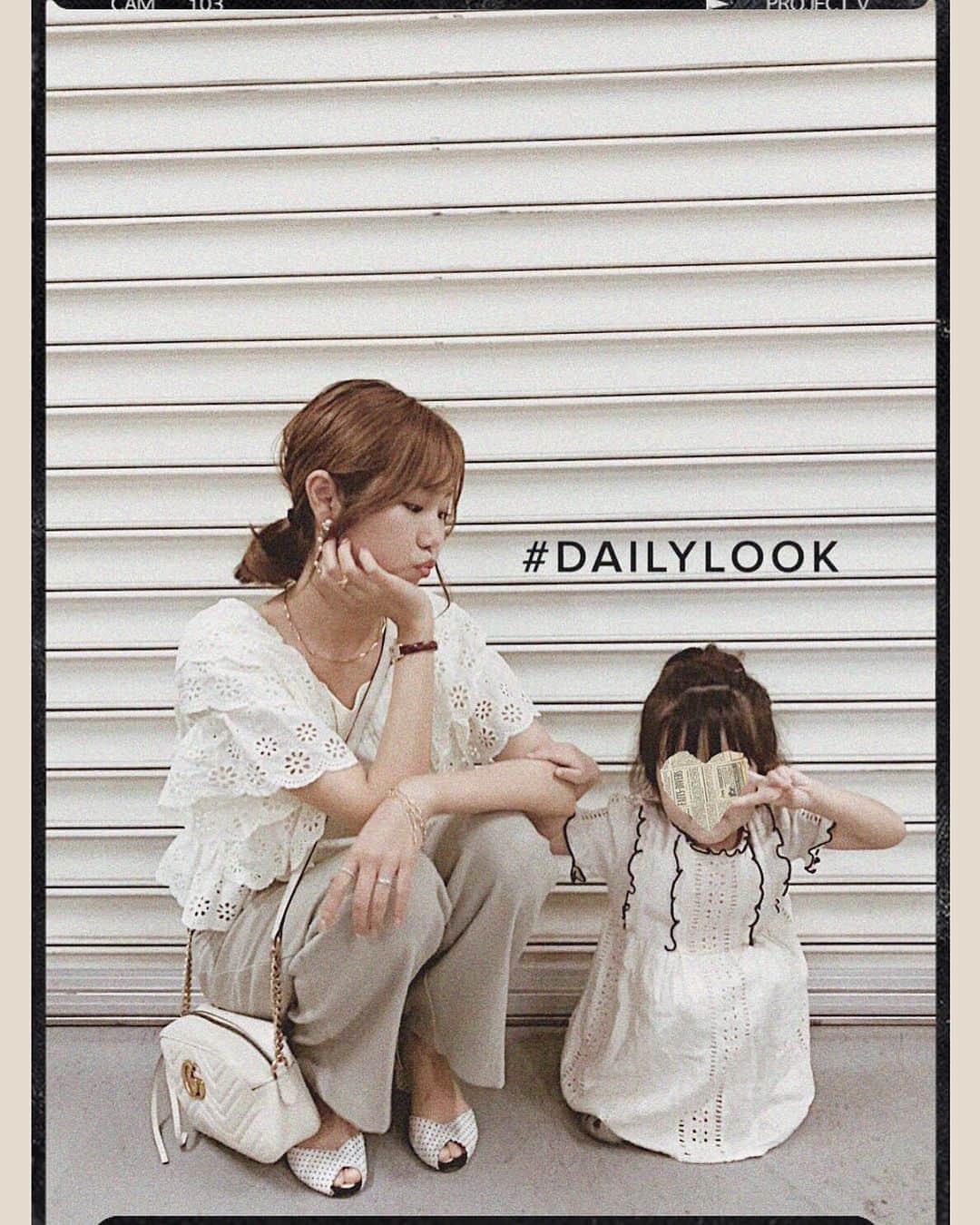 のインスタグラム：「おちびちゃん久々の外出☺️ そして私も声帯炎がやっと治ったので おちびちゃんがどうしても行きたいと言っていた 🎤カラオケ🎤へ💗💗 カラオケで思う存分歌ってました😍 * そんな今日の#ootd * DMでめっちゃ質問いただいたトップスは @deisylotte_official  だよ♡最近見つけてお気に入り💓💓 * パンツは メロンショップ♡ 楽天で買ってルームに載せてたんだけど楽天では売り切れ😱 * サンダルはパリでフラッと入ったお店で買ったから覚えてない😭 鞄は安定の @gucci 💗☺️ * おちびちゃんのワンピは @zarakids * ママとフリフリお揃いがいいーーとい言うので何となく似てるワンピース着せたら すごく喜んで、久々の外出も終始ルンルンでした😍🤝 * 今回の高熱続きはほんとに辛そうだったけど、よく乗り越えました☺️ 強くなったね🥺🤝💗 * #code#コーデ#fashion#アウトフィット#ファッション#outfit#ootd#コーディネート#cd#style」