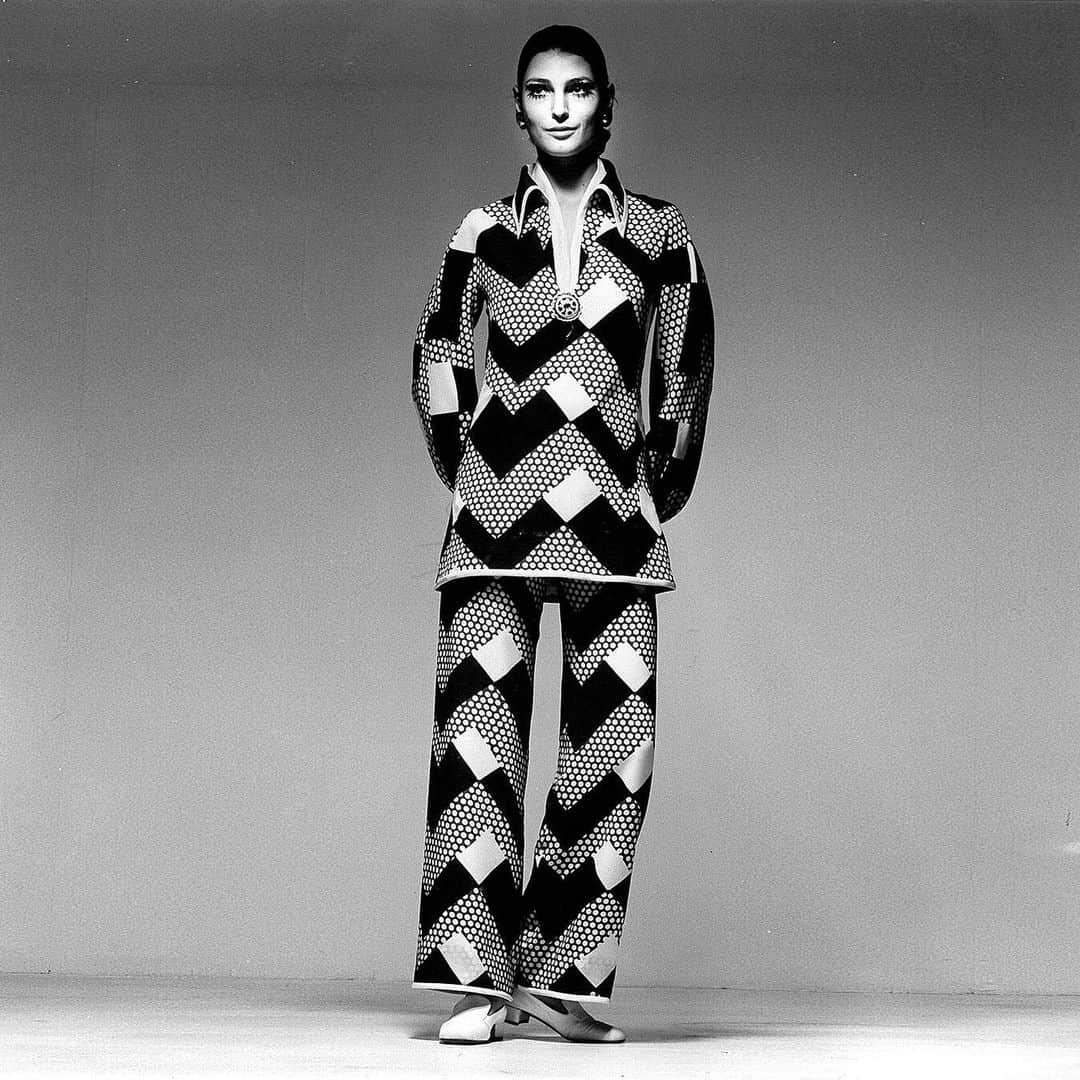 のインスタグラム：「Geometric waves in black and white Back to the Spring Summer 1970 Collection」