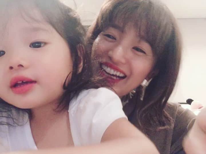 廣瀬規子のインスタグラム：「大好きなアンパンマンの歌をちょっとづつ歌えるようになって来たお嬢☺️ * #2歳女の子 #コキンちゃんが好き  #憧れはコキンちゃん #嘘泣き上手なコキンちゃん #リボンつけてるあたりも #ちとキャラがかぶる #娘の歌声に癒される今日この頃 #アンパンマンさま」