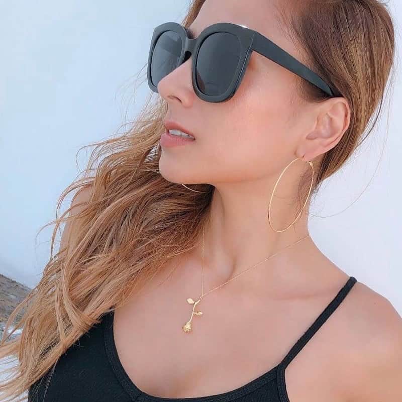ANELA TOKYOさんのインスタグラム写真 - (ANELA TOKYOInstagram)「Sunglasses🕶 . ブラックビッグフレームサングラス ✔️ ・ ブラックビックレンズが小顔効果絶大♡  シンプルなデザインでどんなスタイリングにも合わせやすく オールシーズン着用可能◎ 素っぴんも隠せるブラックレンズがポイントです❤️ #sunglasses #sunglassesfashion #musthaves #サングラス #AnelaTokyo」7月22日 22時03分 - anelatokyo