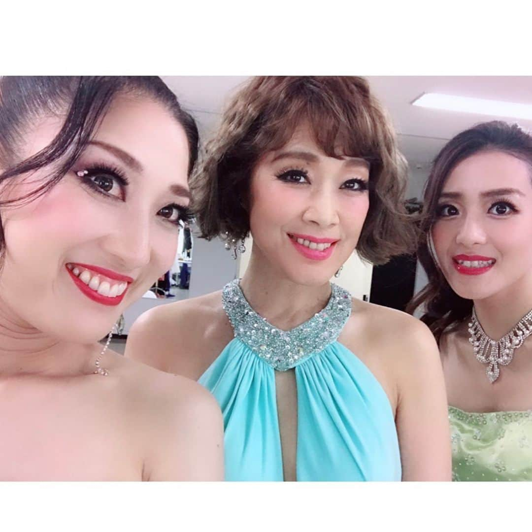 沢希理寿さんのインスタグラム写真 - (沢希理寿Instagram)「NHKホールでのパリ祭の様子です パリ祭ツアーの小田原⇨神戸⇨岡山⇨瀬戸田⇨名古屋⇨金沢公演も無事に終わり 2019年パリ祭、無事に全公演終了しました！  NHKホールでのパリ祭の様子をお届けします！ NHKホールはやっぱり広い！ 紅白歌手の方々の見る景色を見れて幸せでした！  今年は少し上級生になり笑 出番も増えて忙しかったけど みんなと歌って踊って楽しかったです！  先輩方の歌い踊られる姿に感動しました！  パリ祭ツアーの様子もまたアップします！  #パリ祭 #NHKホール #シャンソン #ピエロになりました🤡 photo by #KOG #鳳蘭 さん #風かおる さん #姿月あさと さん #パトリックヌジェ さん #花木さち子 さん #上村マキ さん」7月22日 22時18分 - rizu_sawaki