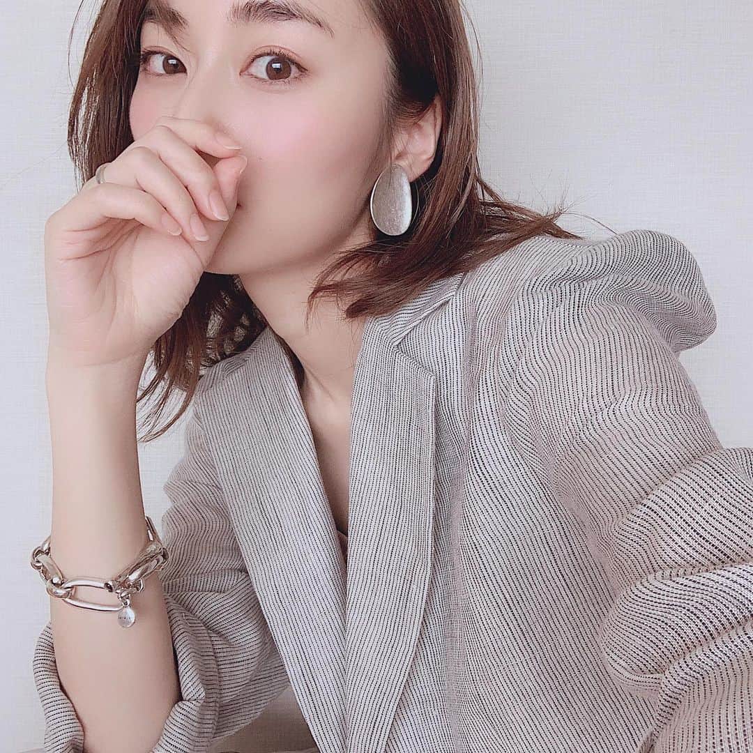 小祝麻里亜のインスタグラム：「💎💎💎 ． ． ． 春夏はシルバー。秋冬はゴールドのアクセサリーを身に付けることが多く。。あとは服装で変えたりだったり！ ． リネンのジャケットは韓国で購入しました☺️👗 ． ． ＿＿＿＿＿＿＿＿＿＿ #outfit #coordinate #look #fashion  #selfie  #accessory  #얼스타그램 #코디 #스타일링 #데일리 #데일리룩 #오오티디  #シルバーアクセサリー」