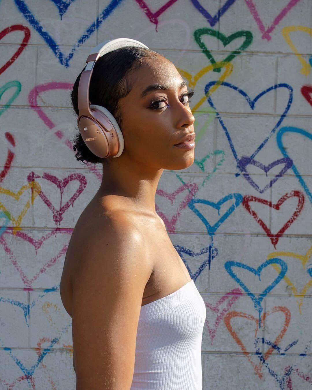 BOSEさんのインスタグラム写真 - (BOSEInstagram)「Rose gold is the move. Tag someone who needs the new limited-edition Rose Gold #QC35 II headphones! #ThinkPink​. ​. Click the link in our bio to shop on Amazon.com and Bose.com. ​」7月22日 22時16分 - bose