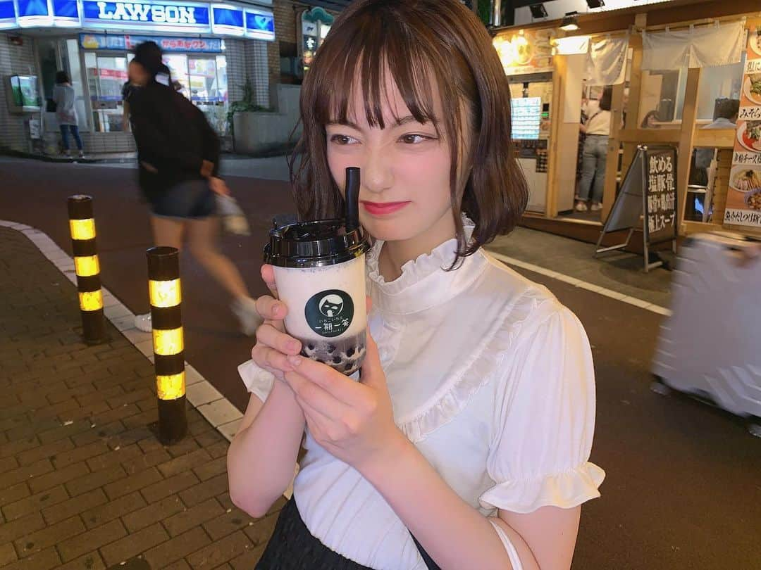 近藤真琴さんのインスタグラム写真 - (近藤真琴Instagram)「・ タピオカ飲みたい。 ・ ・ #タピオカ #渋谷タピオカ  #一期一笑 #おいぴ  #美味しい #早くタピオカ飲みたい  #前風音と飲んだ時の写真 #まこふう #dela #近藤真琴 #アイドル #instagood」7月22日 22時21分 - onakasuitamakochan