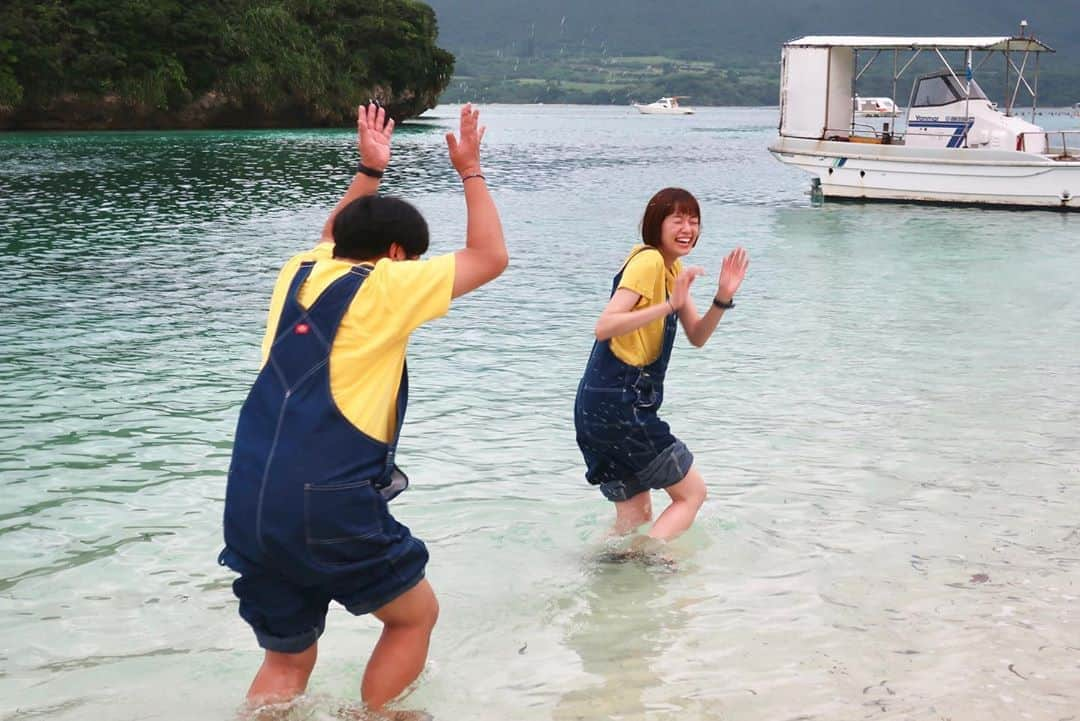 佐藤栞里さんのインスタグラム写真 - (佐藤栞里Instagram)「. バナナマンのせっかくグルメ！！ 日村さんとの石垣島の思い出🐠 憧れだった海でのぱしゃぱしゃ 日村さんが叶えてくれました😊✨ #本日は青春編 #このときだけで写真30枚越え #厳選に厳選を重ねました #日村さんの表情や動きがどれもこれも素敵なのです #もっともっと往復したかったなあ☺️ #9コマ漫画」7月22日 22時34分 - satoshiori727